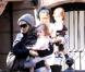 Sarah Jessica Parker : emmitouflée, elle oublie d'habiller ses jumelles !