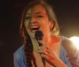 Le 30 mars 2011, Catherine Ringer (photo : aux Francofolies de La Rochelle 2008) présentait en toute confidentialité son nouvel album et son premier solo,  Ring n' Roll , sur la scène de la Boule Noire à Paris.