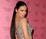 Adriana Lima lors de la soirée de lancement de la collection de maillots de bain Victoria's Secret été 2011. Le 30 mars à L.A