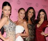 Adriana Lima, Candice Swanepoel, Alessandra Ambrosio et Miranda Kerr lors de la soirée de lancement de la collection de maillots de bain Victoria's Secret été 2011. Le 30 mars à L.A