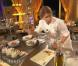 Les candidats préparent leurs assiettes autour du thème de la tomate-mozzarella (Finale de Top Chef 2011, lundi 4 avril).  