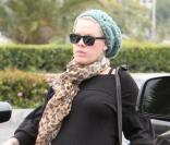 Pink, enceinte, va faire du shopping à Malibu le 6 avril 2011
