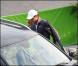 Roger Federer se remet de sa défaite face à Rafael Nadal lors de l'Open de Miami le 2 avril 2011