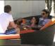 Roger Federer se remet de sa défaite face à Rafael Nadal lors de l'Open de Miami le 2 avril 2011. Mirka, elle pique un petit somme.