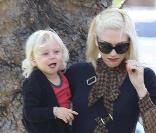 Gwen Stefani, Gavin Rossdale et leurs garçonnets Zuma et Kingston, à Los Angeles, le 9 avril 2011.
