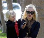 Gwen Stefani, Gavin Rossdale et leurs garçonnets Zuma et Kingston, à Los Angeles, le 9 avril 2011.