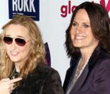 Melissa Etheridge et sa girlfriend Linda Warren lors du 22e gala annuel des GLAAD Media Awards au Westin Bonaventure à Los Angeles le 10 avril 2011