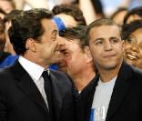 Faudel est déçu : <em>Tu compares les discours et les actes. Et là, j\'ai eu l\'impression que l\'on m\'avait pris pour un bon client, symbole de réussite, issu de l\'immigration et venant d\'un quartier populaire. J\'étais l\'arabe de service.</em> (Ici à
