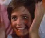 Le clip de  Dancing in the Dark , de Bruce Springsteen. A 2:31, on peut voir Courteney Cox, agée de 20 ans, et totalement fan du chanteur