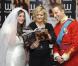 1er avril 2011 : Le jour idéal pour l'artiste anglaise Alison Jackson, connue pour ses fausses photos compromettantes de sosies de stars, pour promener les sosies de William et Kate et promouvoir leur album de mariage !