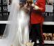 1er avril 2011 : Le jour idéal pour l'artiste anglaise Alison Jackson, connue pour ses fausses photos compromettantes de sosies de stars, pour promener les sosies de William et Kate et promouvoir leur album de mariage !