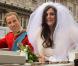1er avril 2011 : Le jour idéal pour l'artiste anglaise Alison Jackson, connue pour ses fausses photos compromettantes de sosies de stars, pour promener les sosies de William et Kate et promouvoir leur album de mariage !