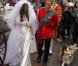 1er avril 2011 : Le jour idéal pour l'artiste anglaise Alison Jackson, connue pour ses fausses photos compromettantes de sosies de stars, pour promener les sosies de William et Kate et promouvoir leur album de mariage !