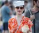 Dita Von Teese dans un look très coloré pour assister au festival de musique Coachella  