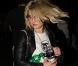 Kelly Osbourne dans un look street chic lors du festival de Coachella 