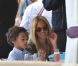 Beyoncé et son mari Jay-Z déjeunent à L'Avenue à Paris, avec le neveu de Beyoncé, Daniel, le 20 avril 2011