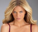 Brooklyn Decker pour la marque de lingerie Bare Necessities