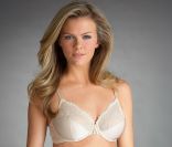 Brooklyn Decker pour la marque de lingerie Bare Necessities