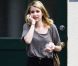La pétillante Emma Roberts en simple jean legging, large T-shirt et bottes à lacets. Simple, mais efficace