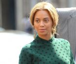 Beyoncé et son mari Jay-Z arrivent au Fouquet's pour déjeuner, à Paris, le 24 avril 2011