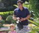 Cash Warren dans un tendre moment de complicité avec sa fille Honor 3 ans. Avril 2011 à Los Angeles