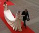 La future mariée, Kate Middleton, arrive en l'abbaye de Westminster, à Londres, au bras de son père Michael Middleton. Le 29 avril 2011