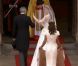 La future mariée, Kate Middleton, arrive en l'abbaye de Westminster, à Londres, au bras de son père Michael Middleton. Le 29 avril 2011