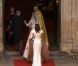 La future mariée, Kate Middleton, arrive en l'abbaye de Westminster, à Londres, au bras de son père Michael Middleton. Le 29 avril 2011