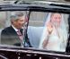Kate Middleton arrive avec son père à l'Abbaye de Westminster, le 29 avril 2011