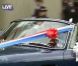 Le Prince William et la Princesse Catherine font une sortie surprise en Aston Martin Volante, tout juste mariés, à Buckingham Palace, le 29 avril 2011