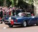 Le prince William et Catherine, duc et duchesse de Cambridge, se sont éclipsés du vin d'honneur à Buckingham Palace, le 29 avril 2011, au volant de la DB6 Volante Aston Martin du prince Charles. Direction Clarence House, pour se changer en vue du dîner et de la soirée dansante !