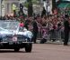 Le prince William et Catherine, duc et duchesse de Cambridge, se sont éclipsés du vin d'honneur à Buckingham Palace, le 29 avril 2011, au volant de la DB6 Volante Aston Martin du prince Charles. Direction Clarence House, pour se changer en vue du dîner et de la soirée dansante !