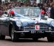 Le prince William et Catherine, duc et duchesse de Cambridge, se sont éclipsés du vin d'honneur à Buckingham Palace, le 29 avril 2011, au volant de la DB6 Volante Aston Martin du prince Charles. Direction Clarence House, pour se changer en vue du dîner et de la soirée dansante !