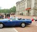 Le prince William et Catherine, duc et duchesse de Cambridge, se sont éclipsés du vin d'honneur à Buckingham Palace, le 29 avril 2011, au volant de la DB6 Volante Aston Martin du prince Charles. Direction Clarence House, pour se changer en vue du dîner et de la soirée dansante !