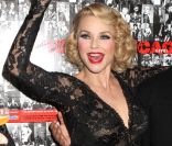 Petite coupe de champagne pour Christie Brinkley et tout le casting de Chicago ! 