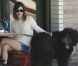 Rachel Bilson s'amuse avec son chien alors qu'elle déjeune au Little Dom's à Los Feliz le 15 avril 2011
 &nbsp; 