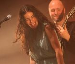 Yael Naim sur la scène de L\'Olympia, à Paris, le 3 mai 2011.