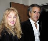 Arielle Dombasle et Bernard-Henri Lévy, à Paris, le 20 septembre 2010.
