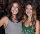 Teri Hatcher et sa fille Emerson à l\'avant-première mondiale de Pirates des Caraïbes, La Fontaine de Jouvence, à Disneyland, le 7 mai 2011