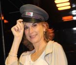 Michèle Laroque participe aux célébrations des 30 ans du TGV, à la Gare Montparnasse (Paris), en avril 2011.