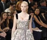 Lara Stone vaut elle aussi de l'or... Comme Daria, elle a touché en 2010 4,5 millions de dollars, plus de 3 millions d'euros. Paris, 10 mars 2010 