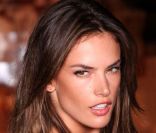 Alessandra Ambrosio est un vrai canon... Elle est elle aussi brésilienne. Sao Paulo, 30 janvier 2011  