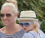 La baby-sitter s'occupe à merveille de Zuma alors que Gwen Stefani et Gavin Rossdale débarquent sur la Côte d'Azur avec leurs enfants Kingston et Zuma le 13 mai 2011