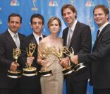 Jenna Fischer en compagnie du casting de The Office lors de la remise des 58èmes Emmy Awards en août 2006 à Los Angeles 