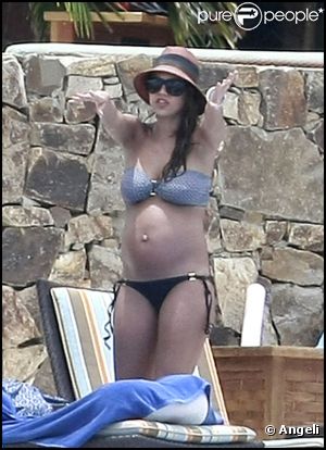 Jessica Alba enceinte passe quelques jours de vacances au Mexique à Cabo San Lucas, le 13 mai 2011