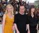 Kirsten Dunst, Lars Von Trier et Charlotte Gainsbourg lors du photocall du film Melancholia au festival de Cannes le 18 mai 2011