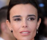 <p>Elodie Bouchez lors de la montée des marches pour le film Sleeping Beauty à l\'occasion du 64e Festival de Cannes en mai 2011</p>
