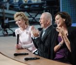 Jane Fonda, Jean-Paul Gaultier et Ines de la Fressange sur le plateau du <em>Grand Journal</em>, le 12 mai 2011.<br />