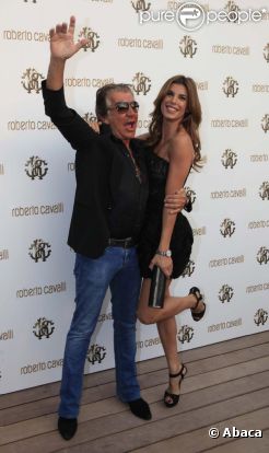 Roberto Cavalli et Elisabetta Canalis à l'inauguration de la boutique Cavalli à Cannes, le 18 mai 2011.