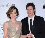 Milla Jovovich et son mari Paul W.S. Anderson lors du gala de l'amfAR au Cap d'Antibes le 19 mai 2011
